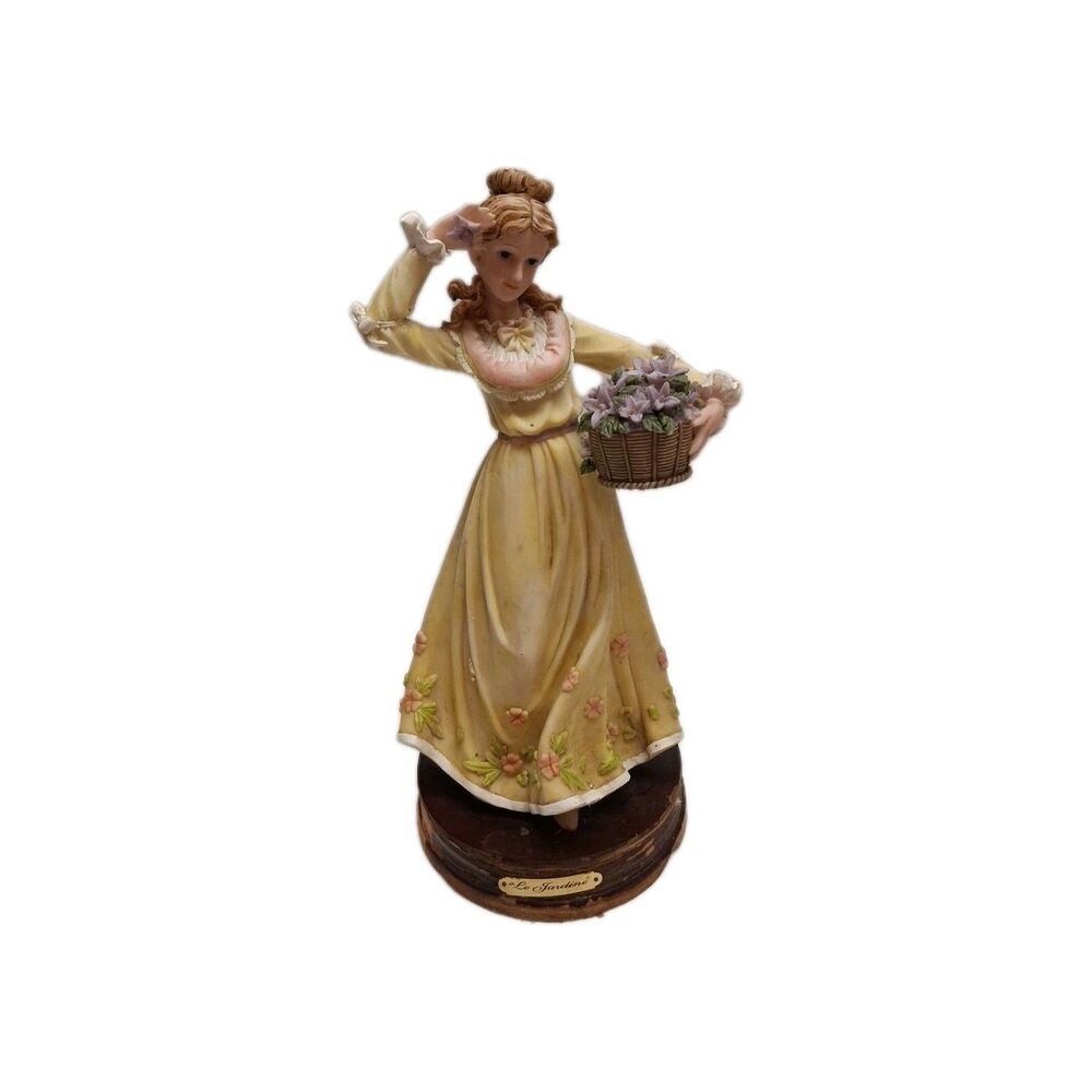 VINTAGE Le JARDINE FIGURINE LADY WITH FLOWER BASKET